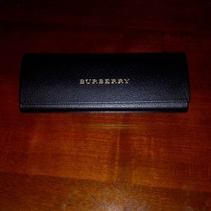 Burberry glasses case 👓